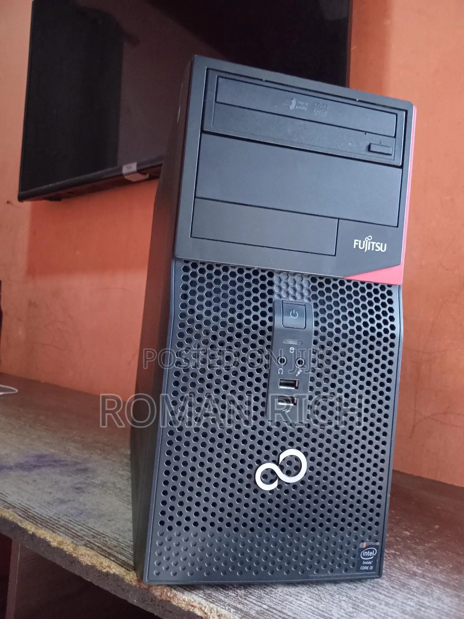 Desktop Computer Fujitsu Esprimo P557/E85+ 8GB Intel Core I3 HDD 500GB