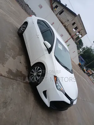 Toyota Corolla LE Eco (1.8L 4cyl 2A) 2018 White