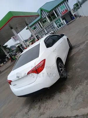 Toyota Corolla LE Eco (1.8L 4cyl 2A) 2018 White