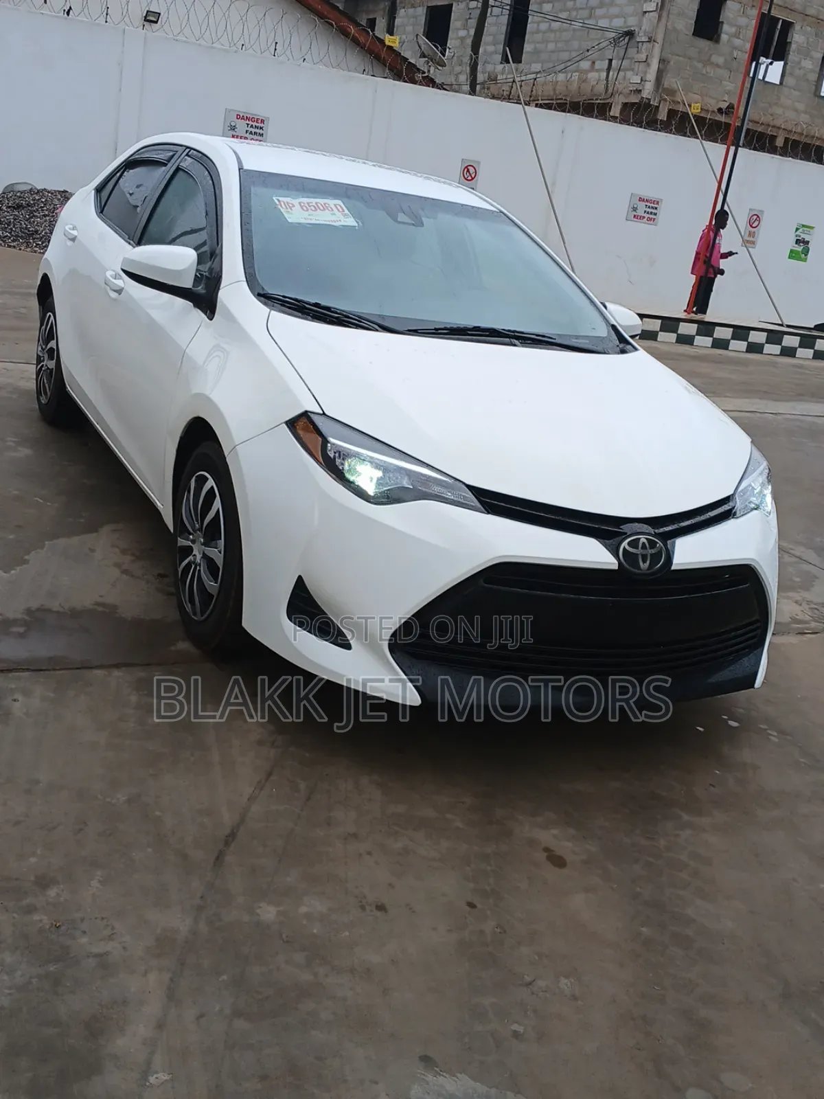 Toyota Corolla LE Eco (1.8L 4cyl 2A) 2018 White
