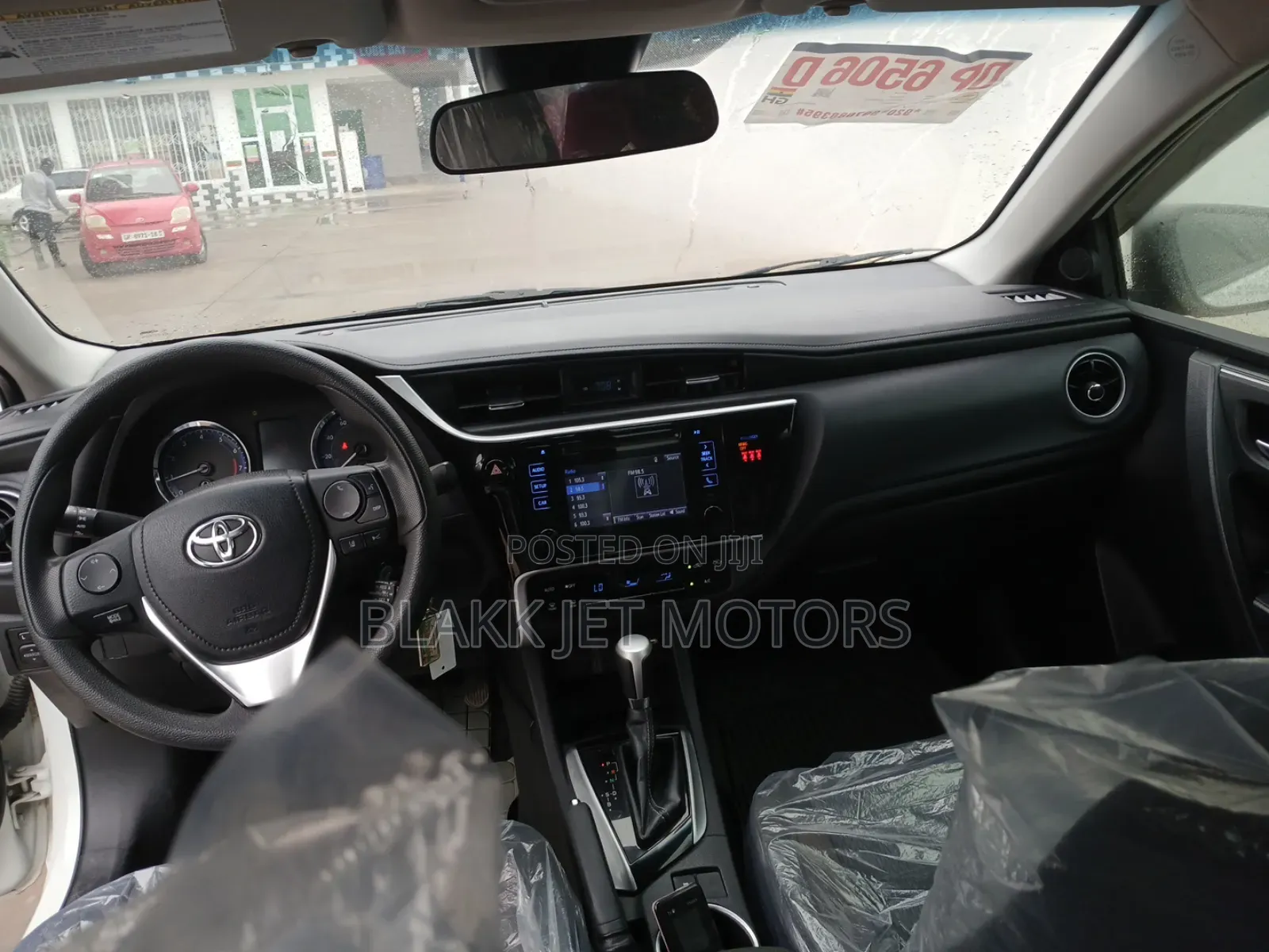 Toyota Corolla LE Eco (1.8L 4cyl 2A) 2018 White