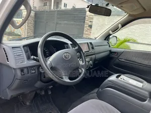 Toyota HiAce 2011 White