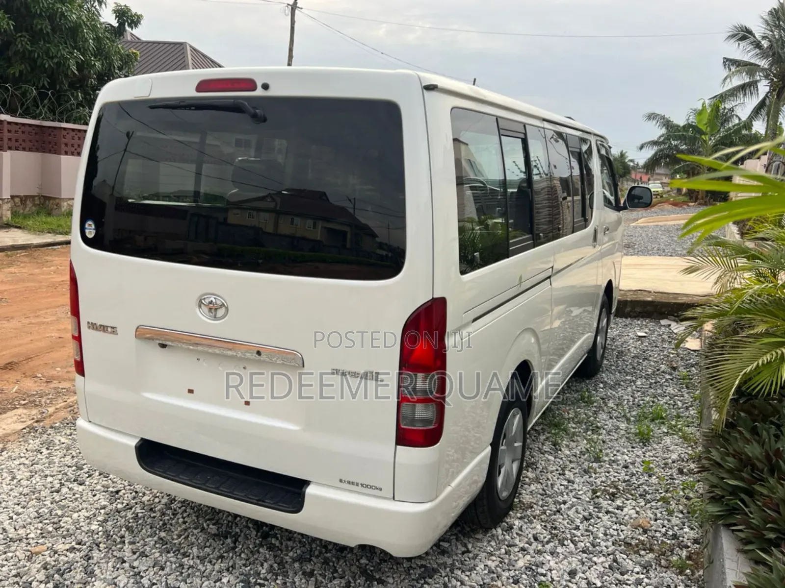 Toyota HiAce 2011 White