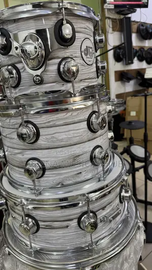 Original Dw 5 Set Drum With Two Cymbals