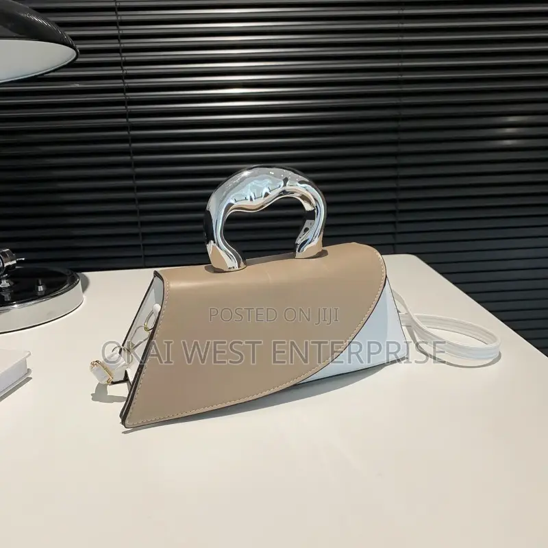 Personality Cross-Body Causal Bags