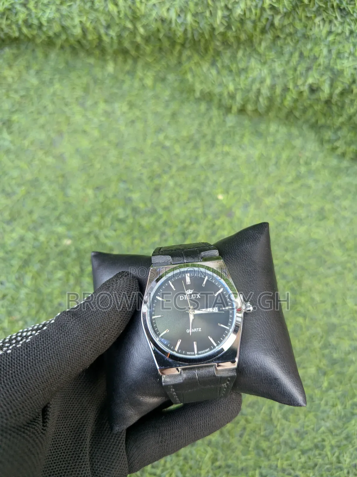 Delux Quartz Leather Watch