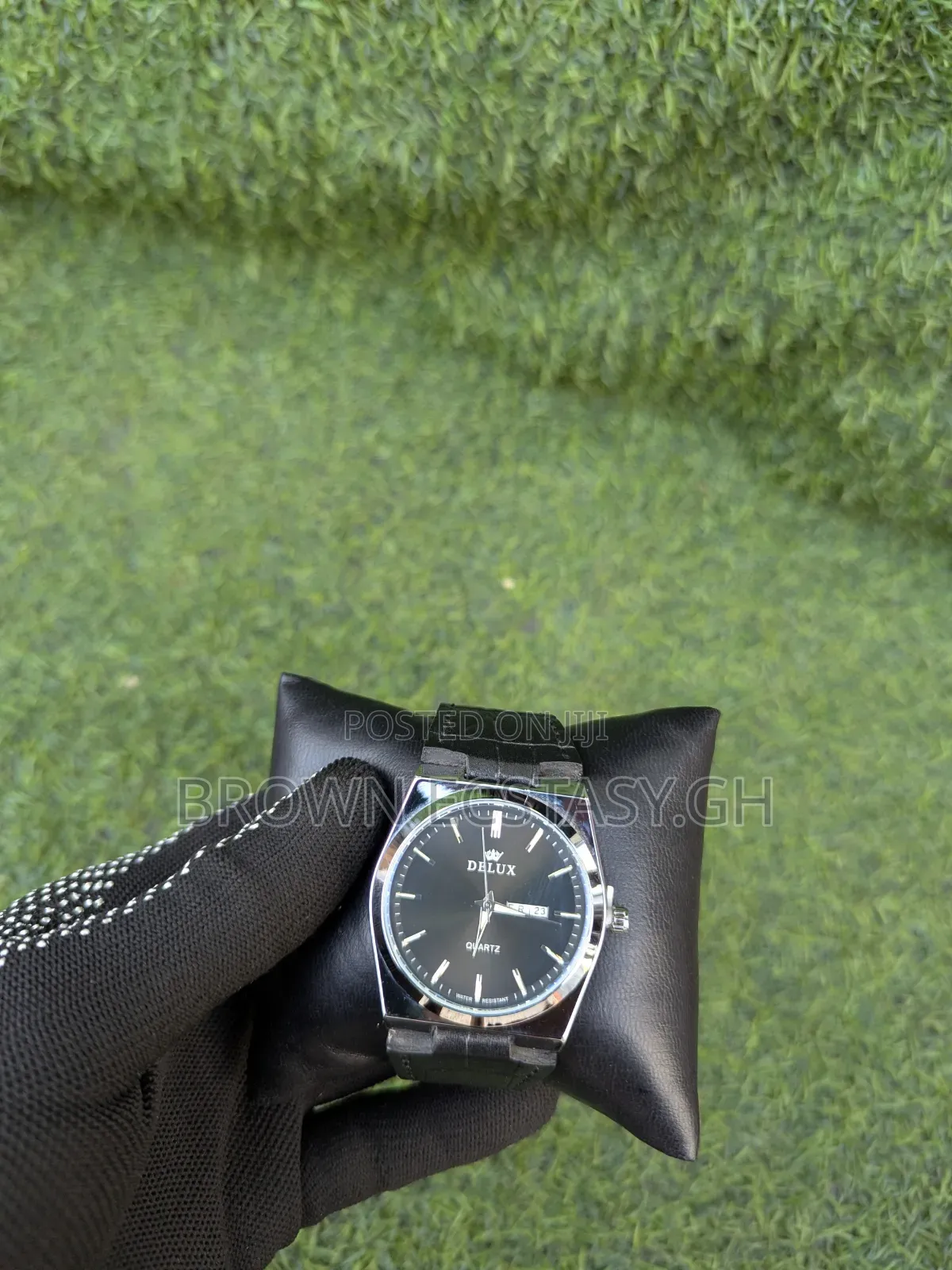 Delux Quartz Leather Watch