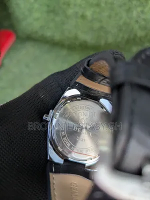 Delux Quartz Leather Watch