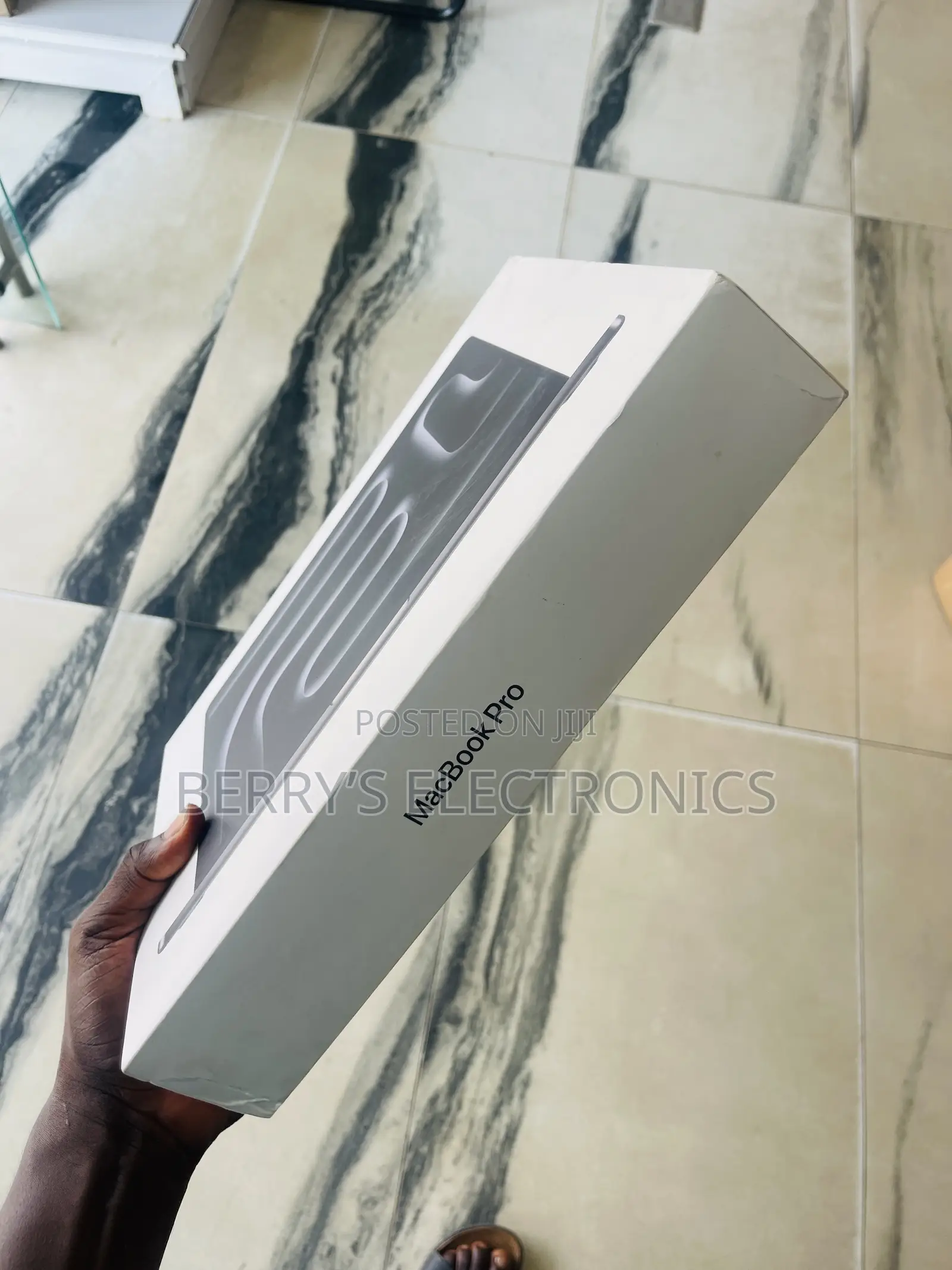 New Laptop Apple MacBook Pro 2024 M4 14-Inch 16GB Apple M4 SSD 512GB