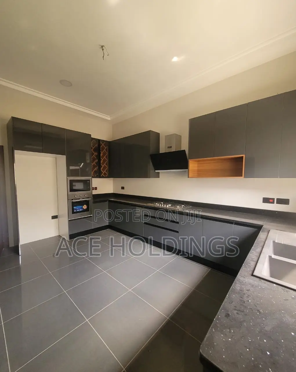 4bdrm House in Lakeside for sale