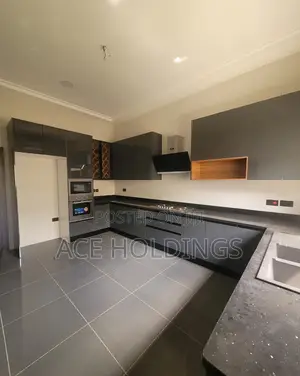 4bdrm House in Lakeside for sale