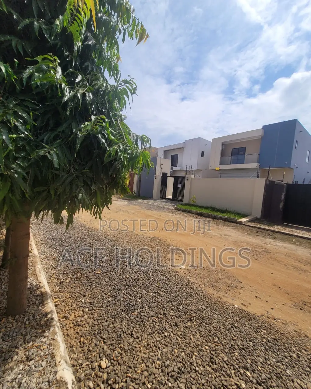 4bdrm House in Lakeside for sale
