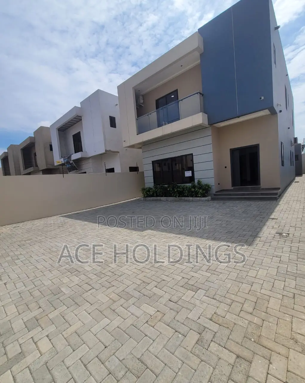 4bdrm House in Lakeside for sale