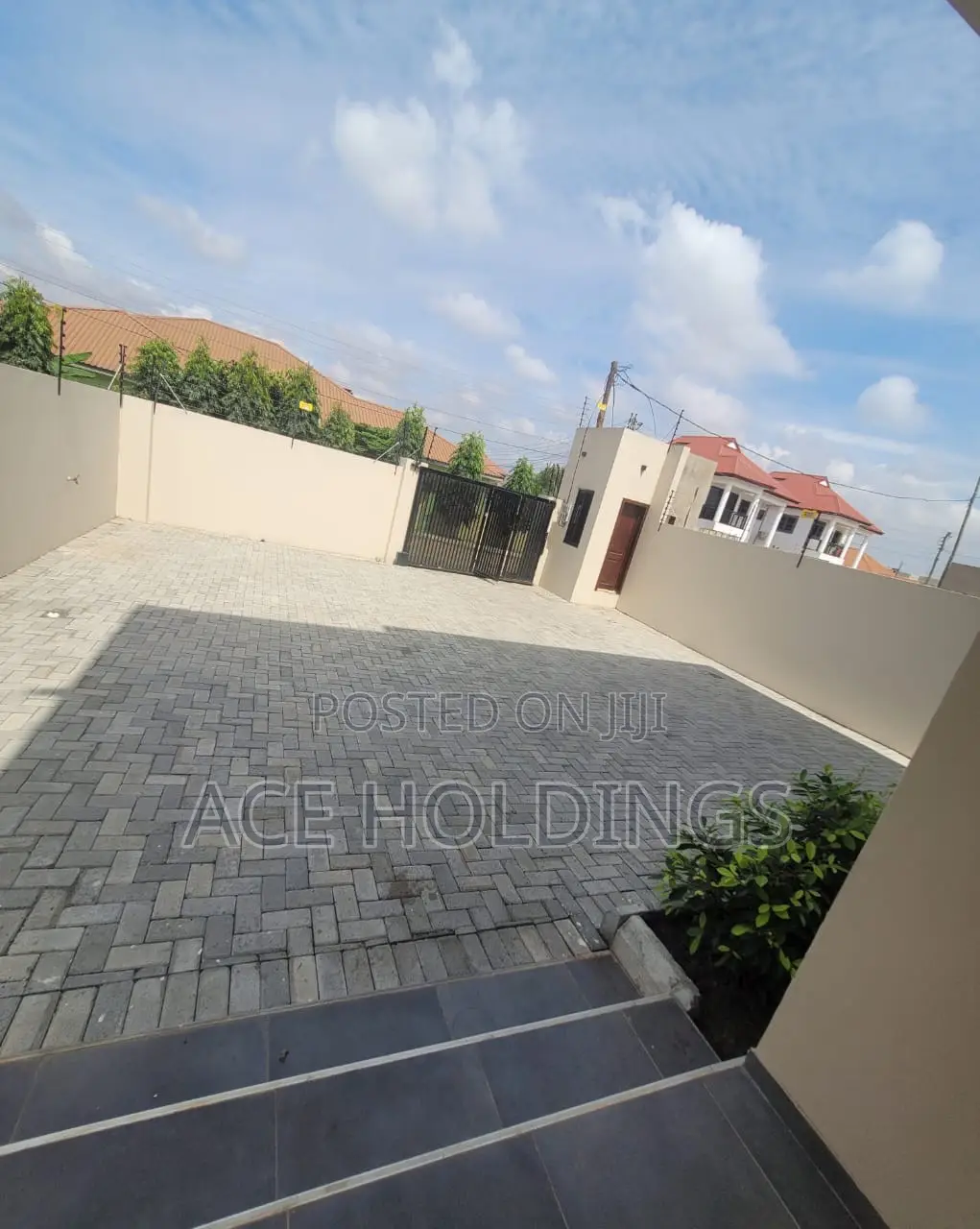 4bdrm House in Lakeside for sale