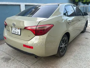 Toyota Corolla LE (1.8L 4cyl 2A) 2018 Maroon