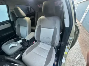 Toyota Corolla LE (1.8L 4cyl 2A) 2018 Maroon