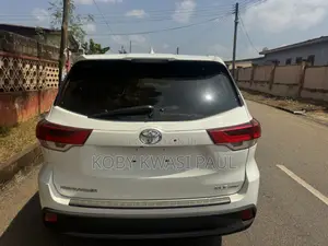 Toyota Highlander XLE 4x2 V6 (3.5L 6cyl 8A) 2018 White