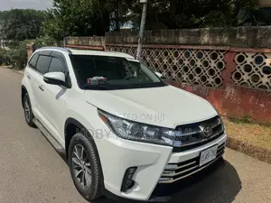 Toyota Highlander XLE 4x2 V6 (3.5L 6cyl 8A) 2018 White