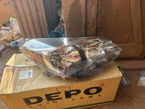 Yaris 15-17 Headlight Pair Depo