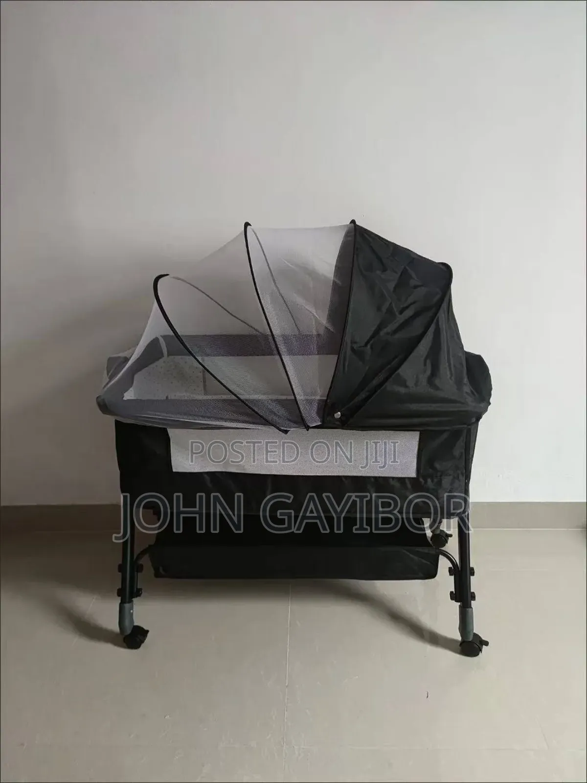 Modern Baby Bedside Crib /Bed With Mosquito Net And Changing Table
