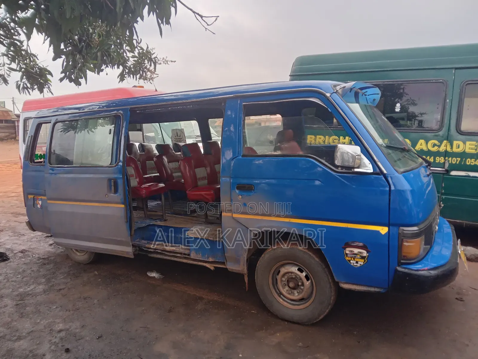 Nissan Caravan (Urvan) 1999 Blue