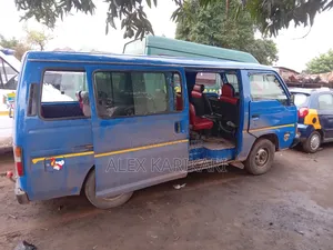 Nissan Caravan (Urvan) 1999 Blue