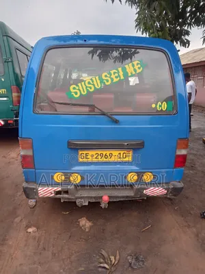 Nissan Caravan (Urvan) 1999 Blue
