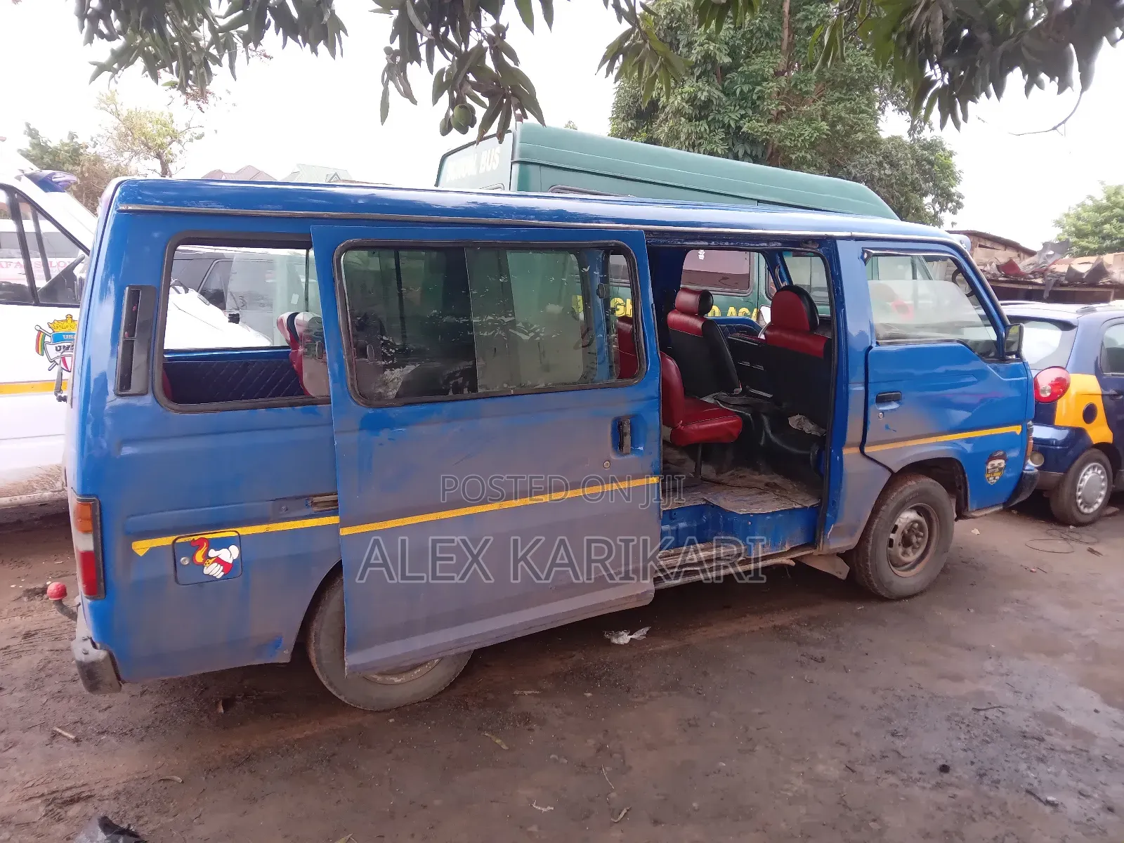 Nissan Caravan (Urvan) 1999 Blue