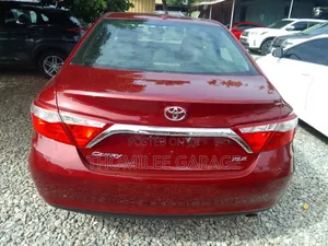 Toyota Camry XLE 4dr Sedan (2.5L 4cyl 6A) 2017 Red