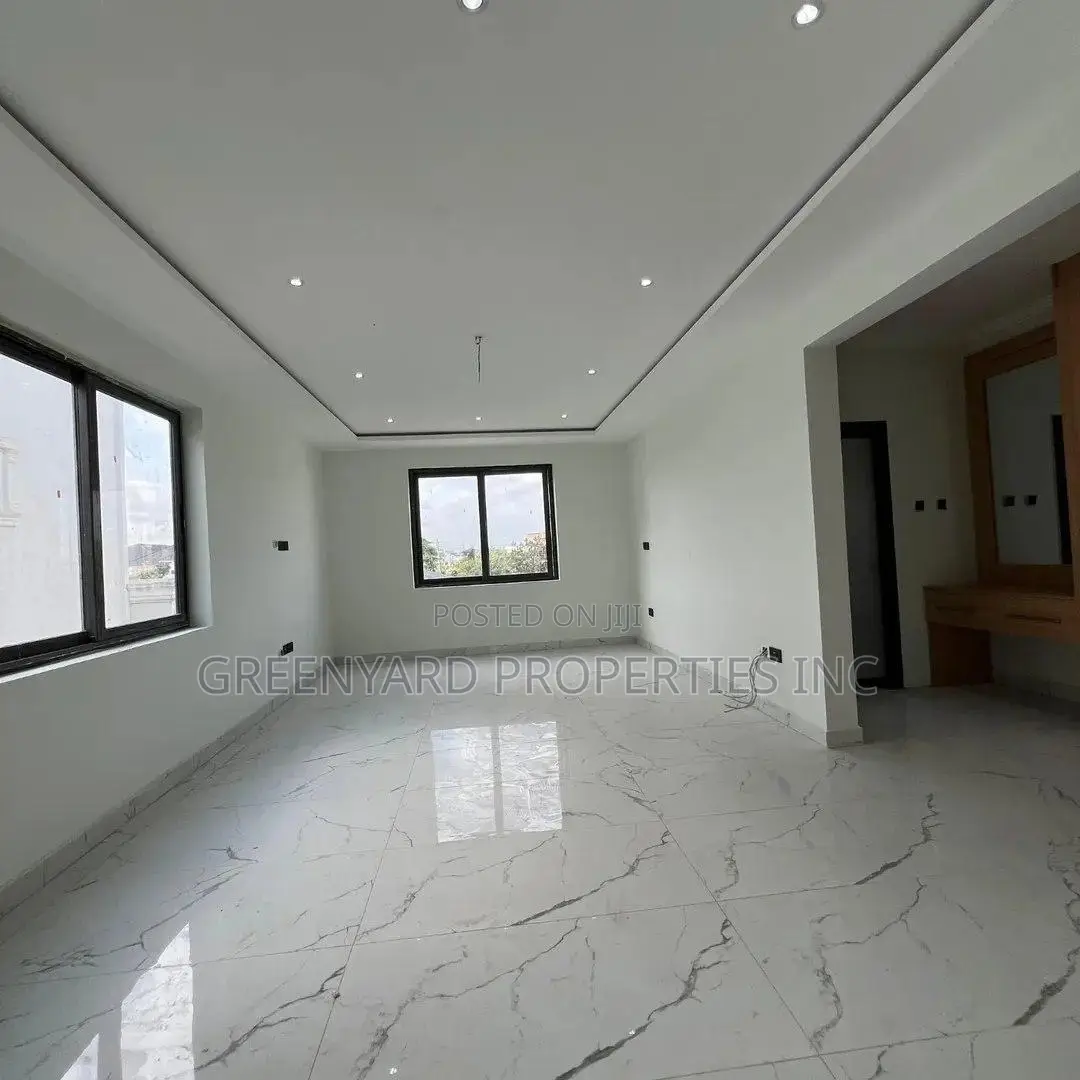 7bdrm House in A&C, East Legon for sale