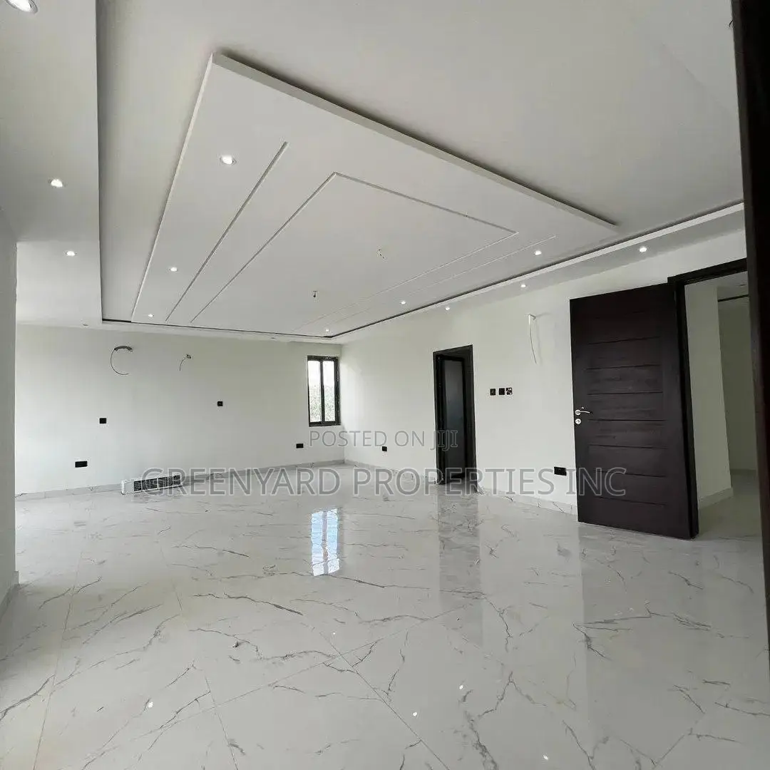 7bdrm House in A&C, East Legon for sale