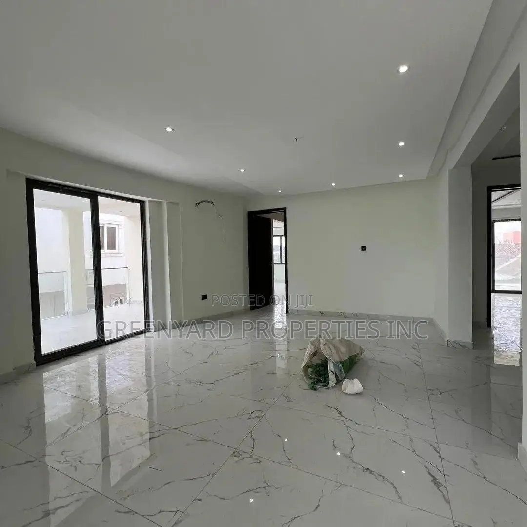 7bdrm House in A&C, East Legon for sale