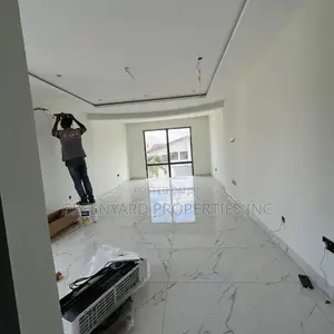 7bdrm House in A&C, East Legon for sale