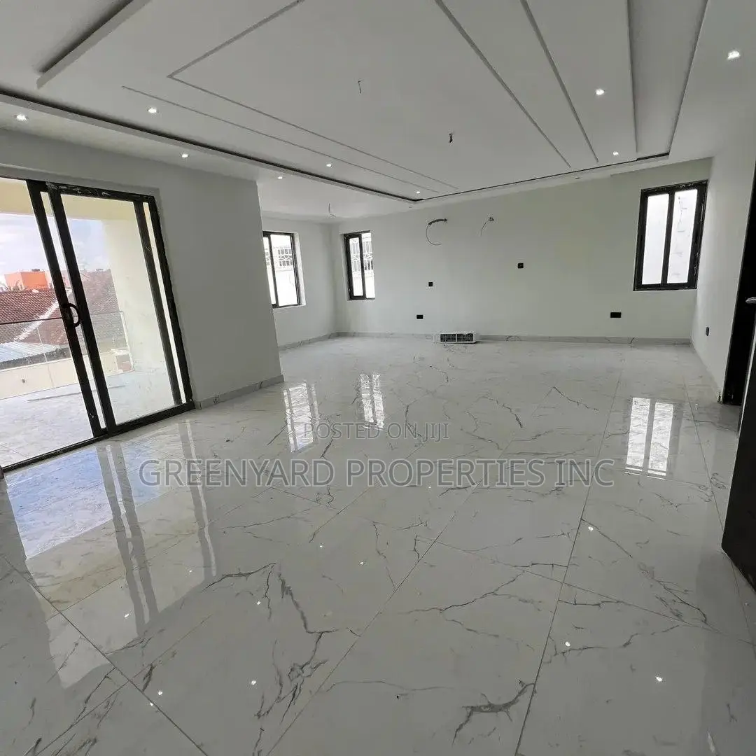 7bdrm House in A&C, East Legon for sale