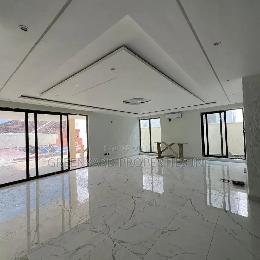 7bdrm House in A&C, East Legon for sale