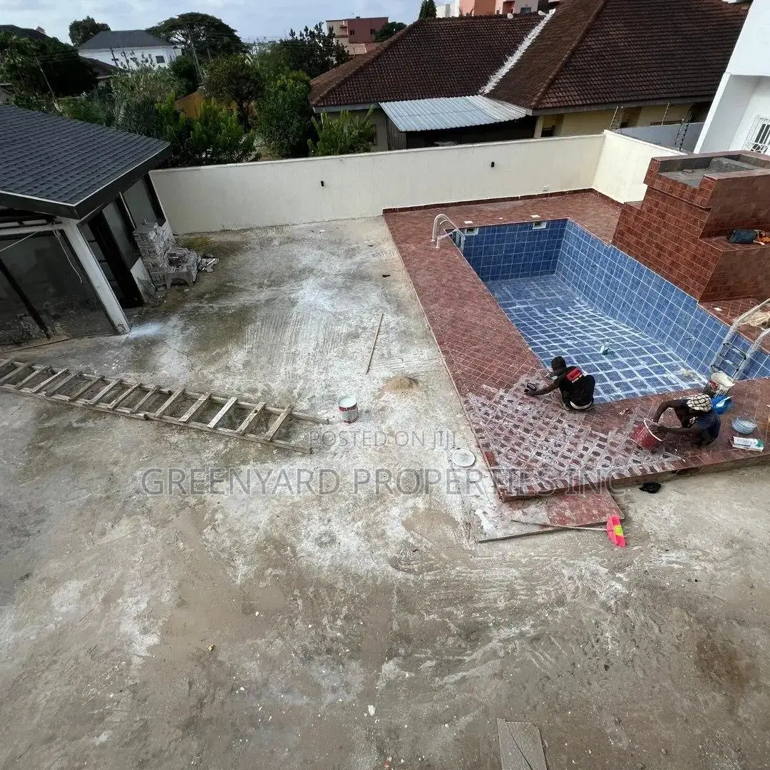 7bdrm House in A&C, East Legon for sale