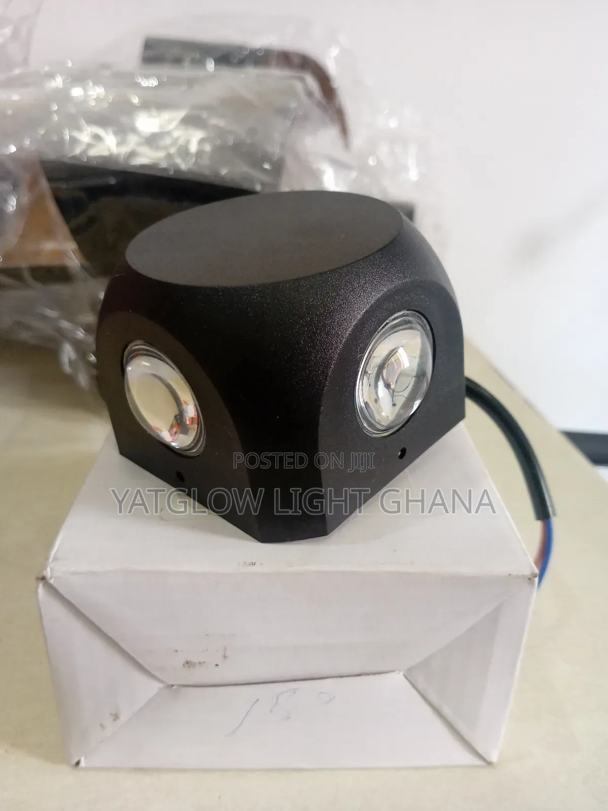 Led Wall Light. Waterproof Indoor and Outdoor. 8w