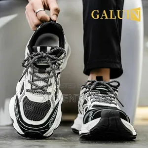 Men Contemporary Durable Sneakers