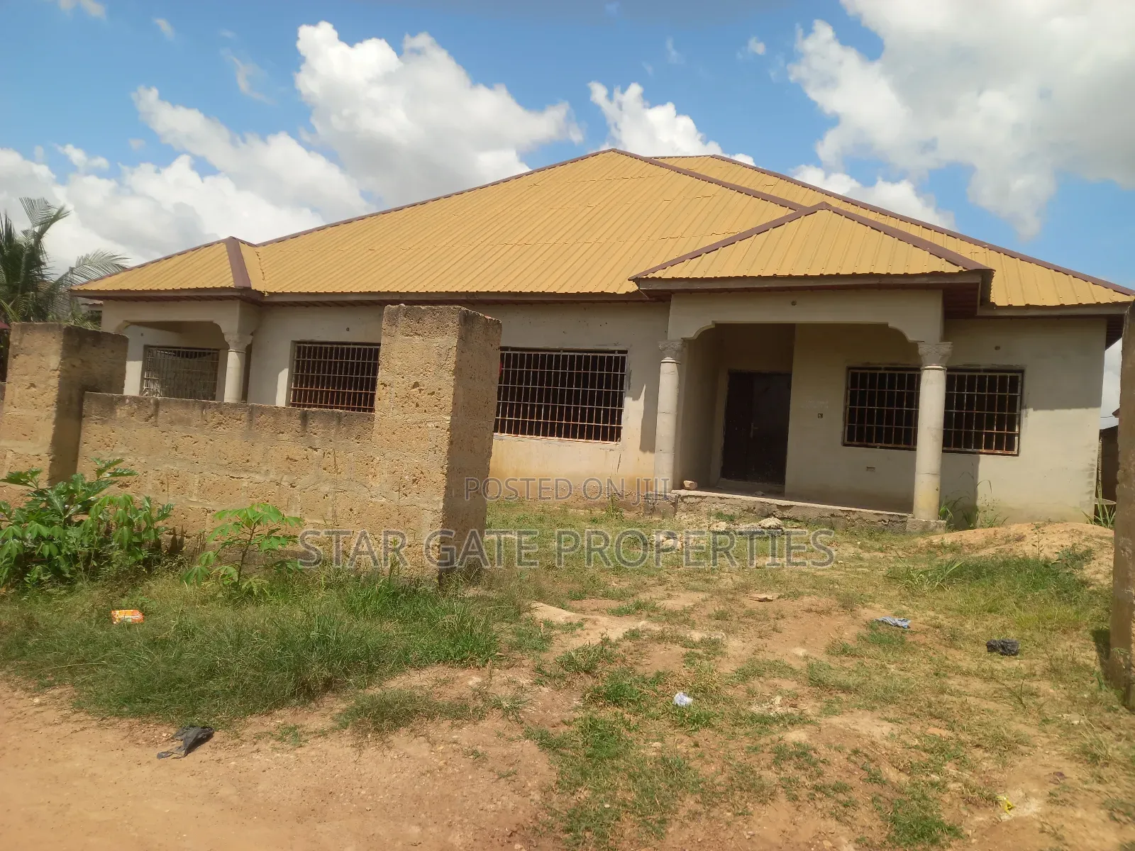 6bdrm House in Konkoli, Kumasi Metropolitan for sale
