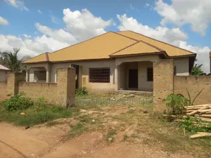 6bdrm House in Konkoli, Kumasi Metropolitan for sale