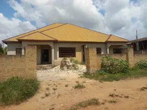 6bdrm House in Konkoli, Kumasi Metropolitan for sale