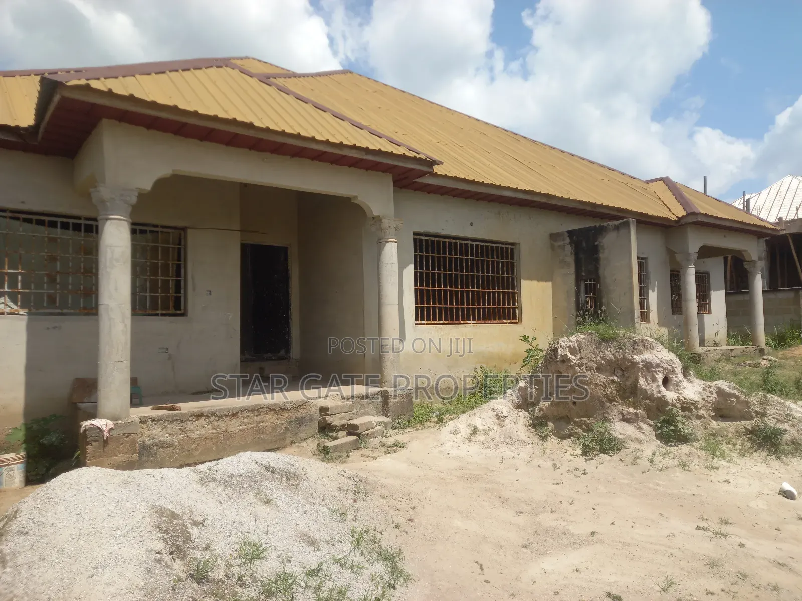 6bdrm House in Konkoli, Kumasi Metropolitan for sale