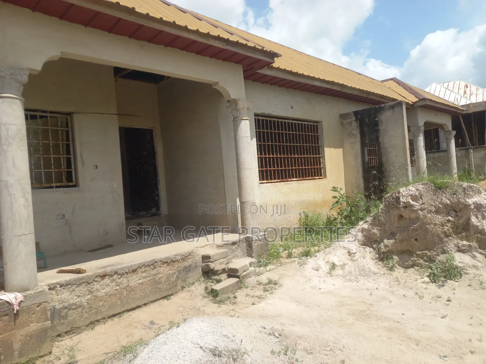 6bdrm House in Konkoli, Kumasi Metropolitan for sale