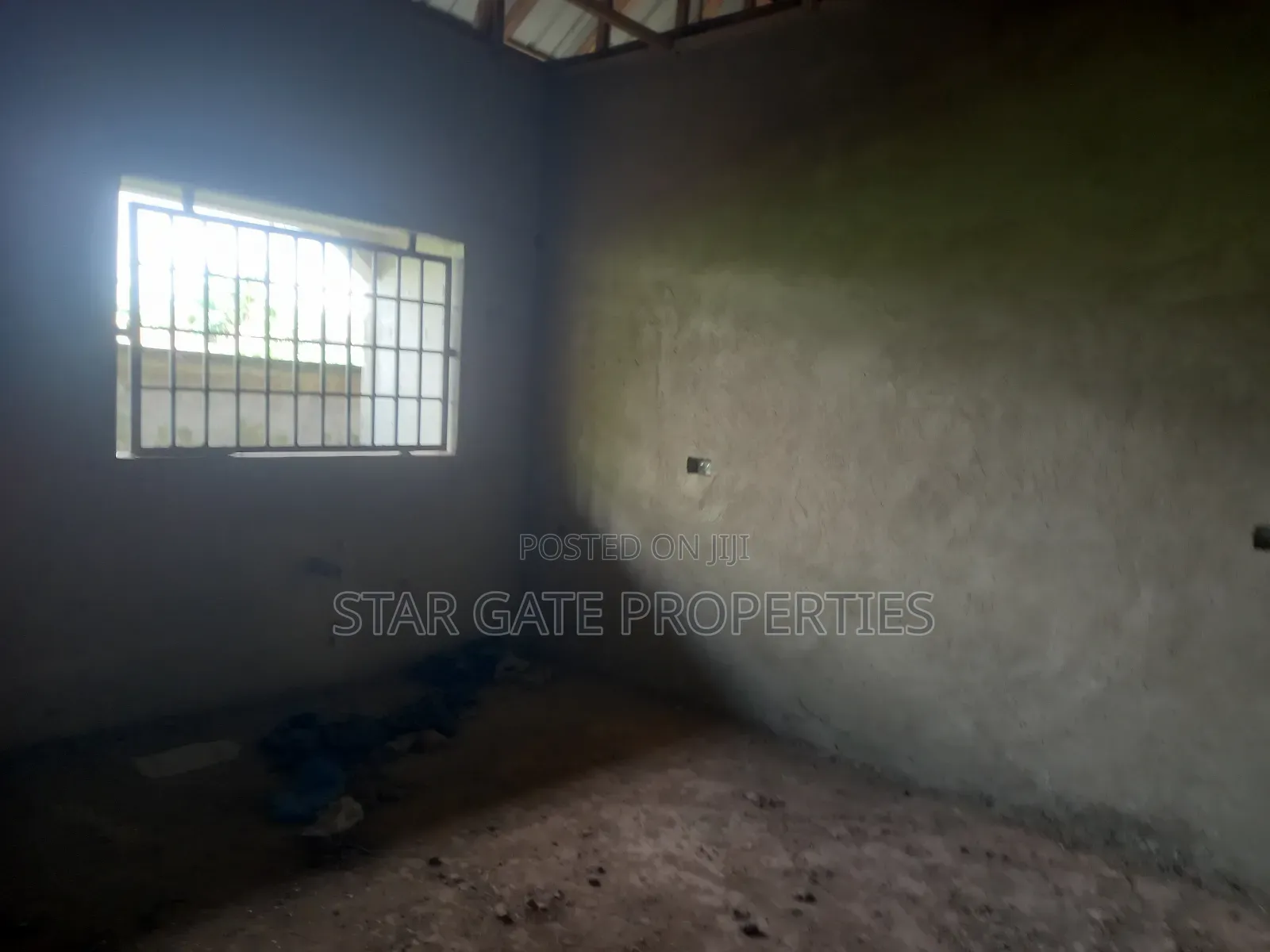 6bdrm House in Konkoli, Kumasi Metropolitan for sale