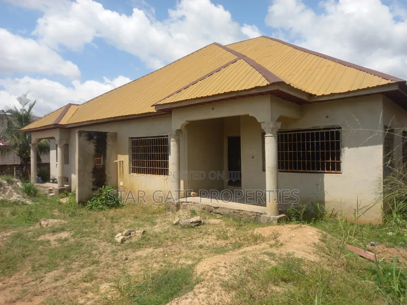 6bdrm House in Konkoli, Kumasi Metropolitan for sale