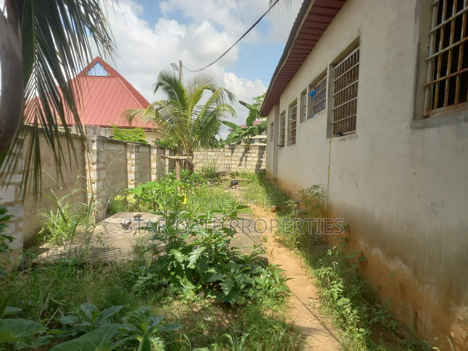 6bdrm House in Konkoli, Kumasi Metropolitan for sale