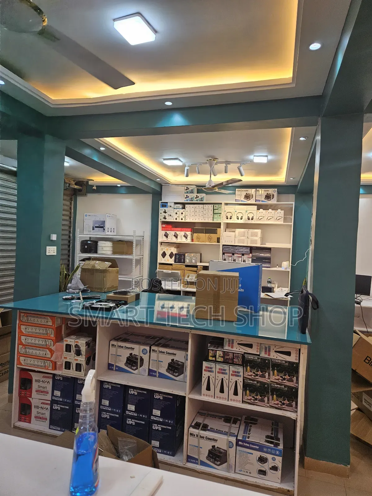 Lady Computer Shop Attendant Needed - Must Strictly Stay Around Adenta