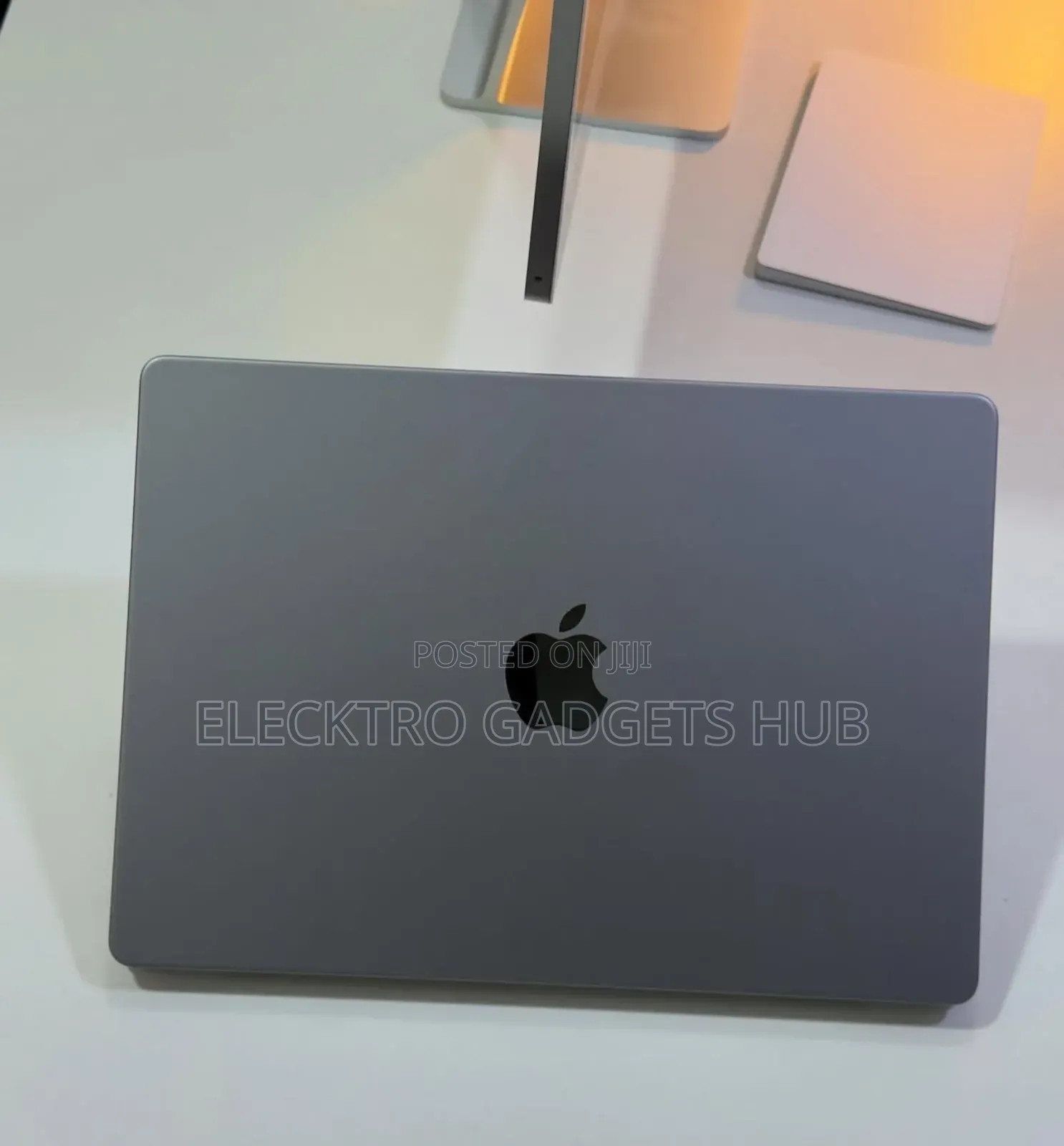 Laptop Apple MacBook Pro 2021 M1 16GB Apple M1 Pro SSD 512GB