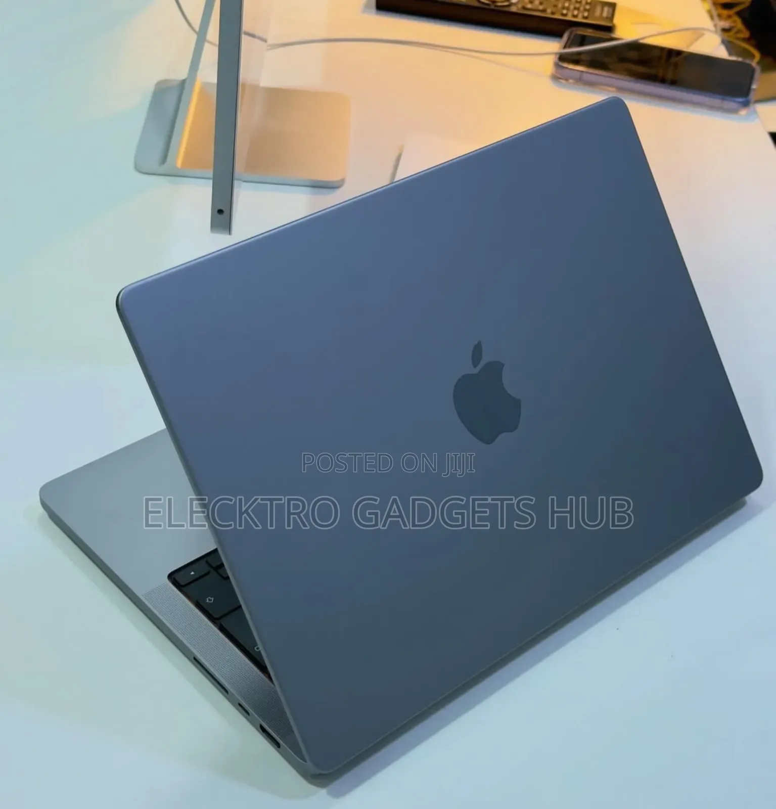 Laptop Apple MacBook Pro 2021 M1 16GB Apple M1 Pro SSD 512GB