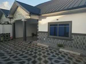 6bdrm House in Santasi Trede, Kumasi Metropolitan for sale